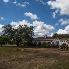 Отель Casa Rural Valdezaque Ла-Гарровилья парковка