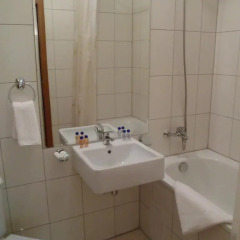 Апартаменты Cedar Lodge 3/4 Self-Catering Apartments Банско ванная
