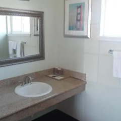 Отель Holiday Motel Oakdale Стандартный номер с различными типами кроватей фото 4