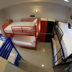 Отель S1hostel Bangkok Кровать в мужском общем номере фото 2