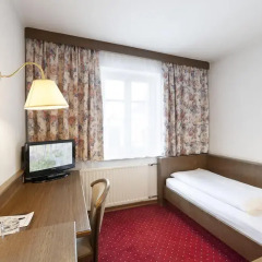 Hotel Goldener Löwe 3* Стандартный номер с различными типами кроватей фото 4