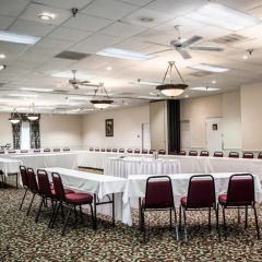 Отель Clarion Inn & Suites Clearwater