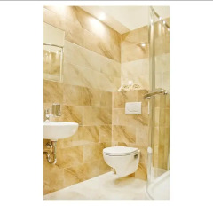Отель Five Stars Luxury Hostel Польша, Вроцлав - отзывы, цены и фото номеров - забронировать отель Five Stars Luxury Hostel онлайн ванная