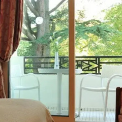 Отель Le Grand Hôtel - Domaine De Divonne Франция, Дивон-ле-Бен - отзывы, цены и фото номеров - забронировать отель Le Grand Hôtel - Domaine De Divonne онлайн балкон