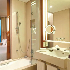 Отель Novotel Citygate Hong Kong ванная фото 2