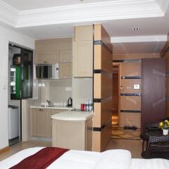 Апартаменты She & He Service Apartment - Huifeng Стандартный номер с различными типами кроватей фото 5