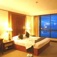 Отель Cholchan Pattaya Beach Resort 4* Улучшенный номер с различными типами кроватей