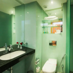 Отель Ramada Encore Tangier Марокко, Танжер - 1 отзыв об отеле, цены и фото номеров - забронировать отель Ramada Encore Tangier онлайн ванная