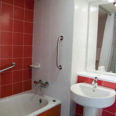 Отель Travelodge Barcelona Poblenou Стандартный номер с различными типами кроватей фото 2