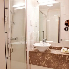 Отель Holiday Inn Manchester West 3* Стандартный номер фото 6