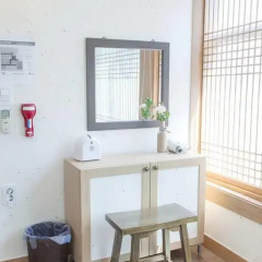 Отель Hi Jun Guesthouse Hongdae 2* Номер Делюкс с различными типами кроватей фото 4