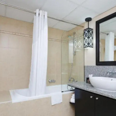 Отель Holiday Inn Dubai - Al Barsha 4* Представительский номер с различными типами кроватей фото 4