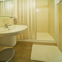 Hotel Krystal 3* Улучшенный номер с двуспальной кроватью фото 11