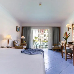 Отель Amora Beach Resort Phuket 4* Номер Делюкс разные типы кроватей фото 3