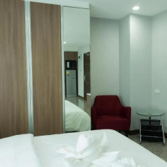 Апартаменты Modernbright Service Apartment Бангламунг комната для гостей фото 2
