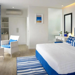 Отель Phuket Boat Quay 4* Улучшенный номер с различными типами кроватей фото 9