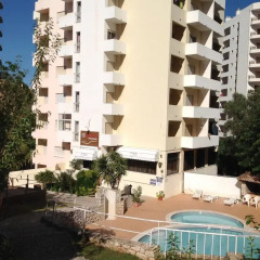 Отель Squash Apartamentos Портимао бассейн