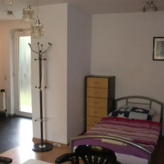 Отель Ferienwohnung im Zentrum Lierenfeld комната для гостей фото 2