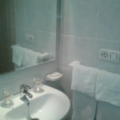 Отель Hostal Naya Стандартный номер с 2 отдельными кроватями фото 4