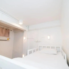 Lit Up Hostel & Gallery Бангкок комната для гостей