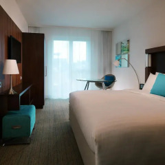 Отель Courtyard by Marriott Cologne Кёльн комната для гостей
