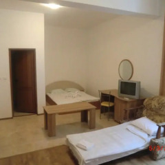 Kolyovite Izvori Hotel 2* Стандартный семейный номер с двуспальной кроватью
