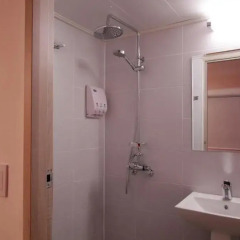 Отель B My Guesthouse Стандартный номер с различными типами кроватей фото 6