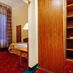 Отель Grandhotel Brno Брно сейф в номере