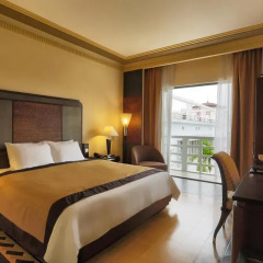 Отель Azerai La Residence, Hue 5* Улучшенный номер с различными типами кроватей фото 3