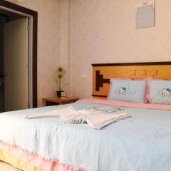 Отель B & L Guesthouse сейф в номере