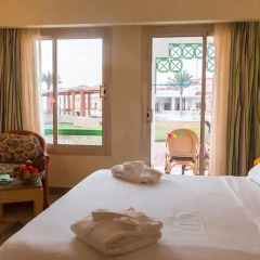 Отель Coral Beach Resort Tiran 4* Стандартный номер с различными типами кроватей фото 7