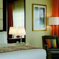 Отель The Ritz-Carlton Abu Dhabi, Grand Canal 5* Стандартный номер с различными типами кроватей фото 9