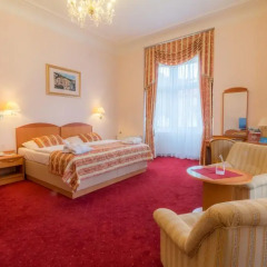 Отель Danubius Health Spa Resort Hvězda-Imperial-Neapol 4* Улучшенный номер с двуспальной кроватью