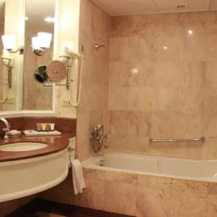 Отель Swissotel Bangkok Ratchada ванная фото 2