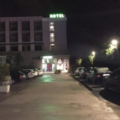 Herges Hotel парковка