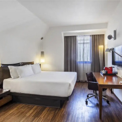Отель NH Milano Touring 4* Улучшенный номер с различными типами кроватей фото 14