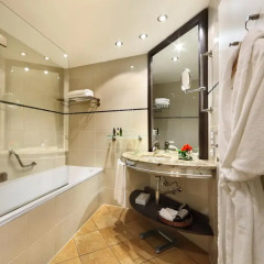 Grand Hotel Bohemia 5* Улучшенный номер с двуспальной кроватью фото 4