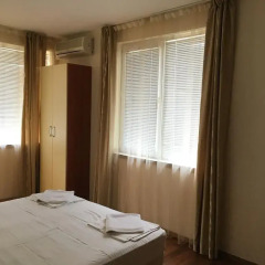 Апартаменты Adita Apartments In Bravo 1 Complex Солнечный берег комната для гостей фото 5