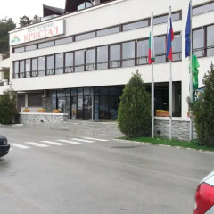Апартаменты Bills Apartment in Oasis Аврен парковка