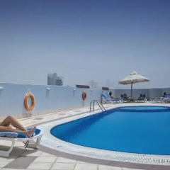 High End 2 Hotel Apartments бассейн фото 2