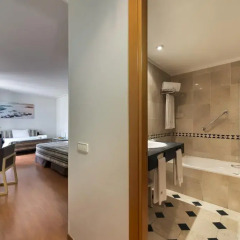 Отель Eurostars Mediterranea Plaza 4* Стандартный номер с двуспальной кроватью фото 7