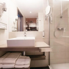 Q Hotel Plus Wroclaw 4* Стандартный номер с двуспальной кроватью