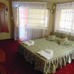 Hotel Serpanok Хуст комната для гостей