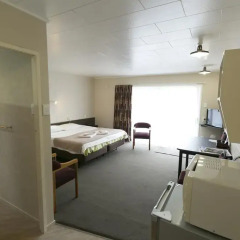 Отель Maple Lodge Motel Студия с различными типами кроватей фото 6