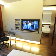 Отель Galleria 10 Sukhumvit Bangkok by Compass Hospitality 4* Стандартный номер с двуспальной кроватью