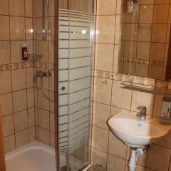 Отель Pensjonat Longinus 2* Стандартный номер с различными типами кроватей фото 13