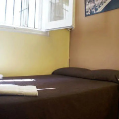 Отель Hostal MiMi Las Ramblas Номер категории Эконом с двуспальной кроватью (общая ванная комната) фото 8