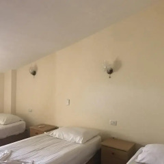 Hotel Kosmira Голем сейф в номере