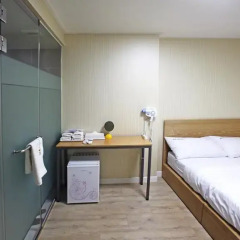 Starria Hostel Стандартный номер с двуспальной кроватью