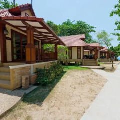 Отель Sayang Beach Resort Koh Lanta парковка
